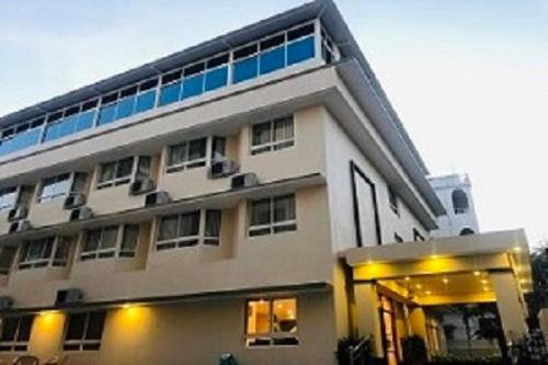 Sreeparthi Hotel Puttaparti Exterior foto